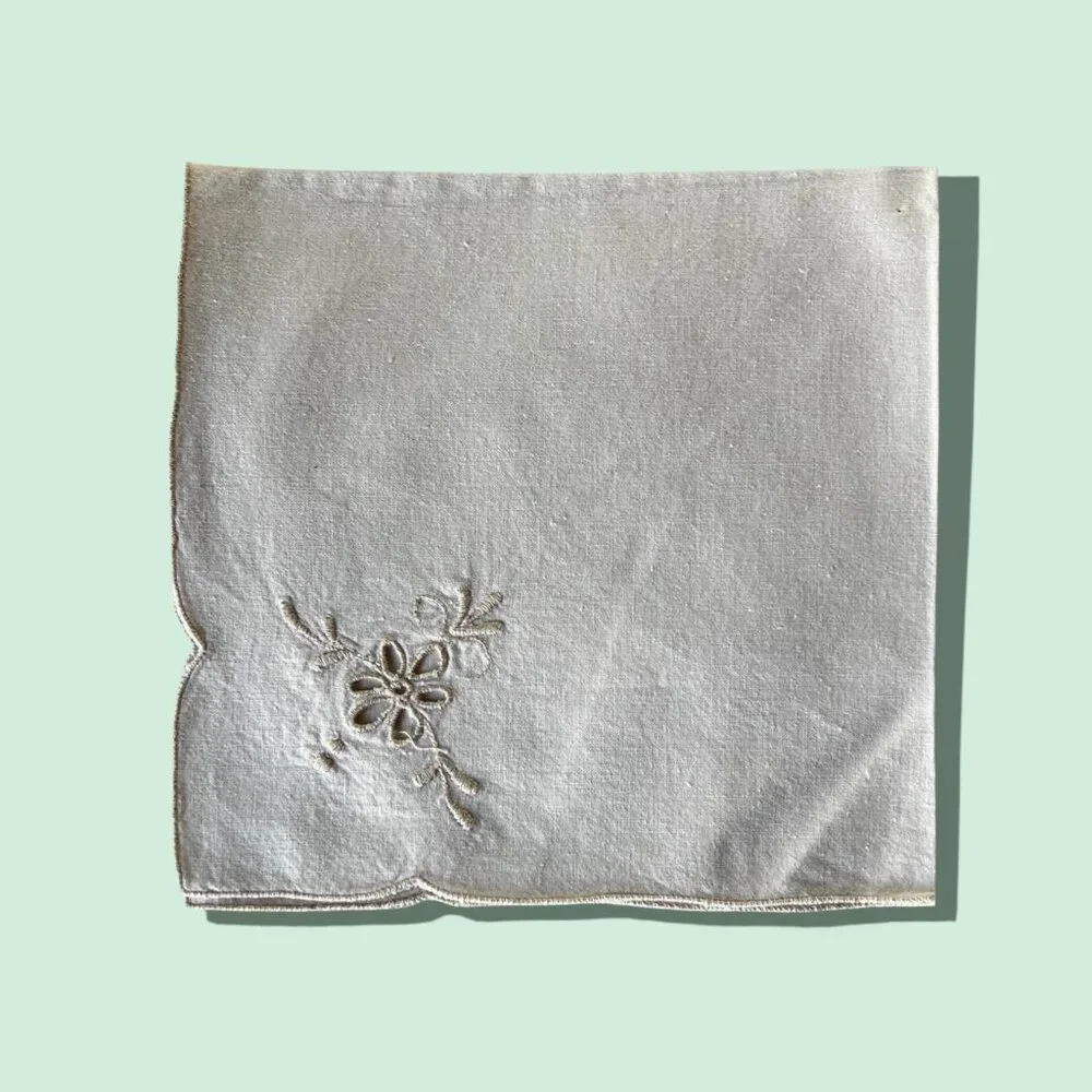 8 Pale Pink Embroidered Cotton Napkins Cutwork  Scalloped Edges 15.25x15.25
